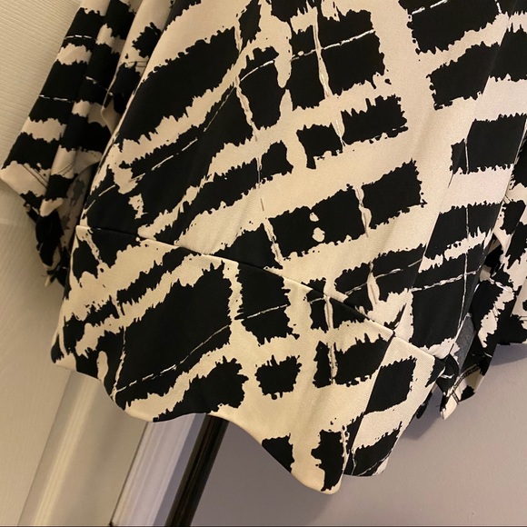 CHICO’S Black Plaid Metallic Drapey Blouson Top - Picture 5 of 11